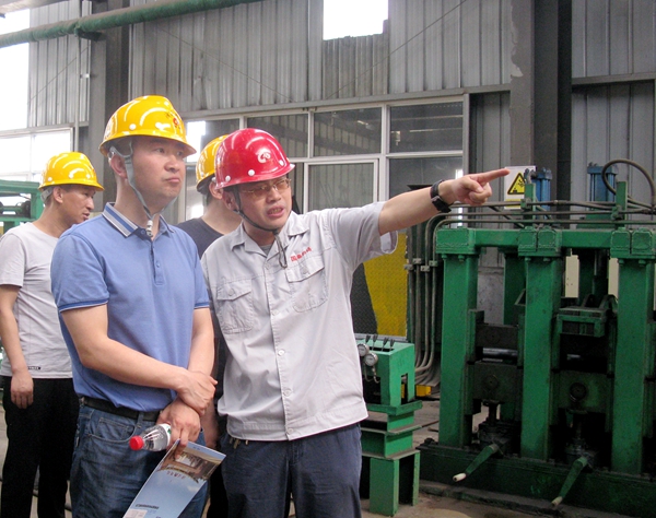 （12）2018年4月28日，濟源市環(huán)保局環(huán)境監察支隊隊長(cháng)王雪峰來(lái)公司視察_副本